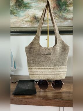 New Guess Sunglasses & Tote Bundle